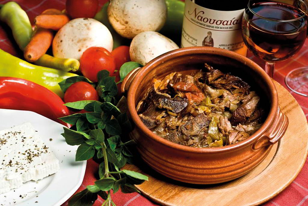 A family feast: slow-cooked ‘zigouri’ lamb in the pot. Maybe it is the property of its material, as even the simplest food can be transformed into the yummiest ‘meze’ if cooked in this fire resistant ceramic pot.