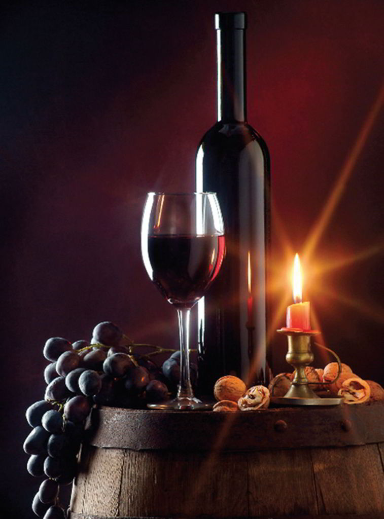 Σιατιστινό κρασί: Η αμπελουργία της Σιάτιστας κατά το παρελθόν παρουσίασε μεγάλη ακμή και την καθιέρωσε ως ένα από τα σημαντικότερα κέντρα κρασιού σε ολόκληρη την Ελλάδα. Από τα σταφύλια των αμπελιών της Σιάτιστας και ιδιαίτερα από την ποικιλία σταφυλιών τα μοσχόμαυρα, με την κατάλληλη επεξεργασία, παράγεται το καλύτερο ηλιαστό ή λιαστό κρασί της Σιάτιστας, που βραβεύτηκε σε πολλές εκθέσεις και που εδώ και ολόκληρους αιώνες η φήμη του εξακολουθεί να παραμένει.