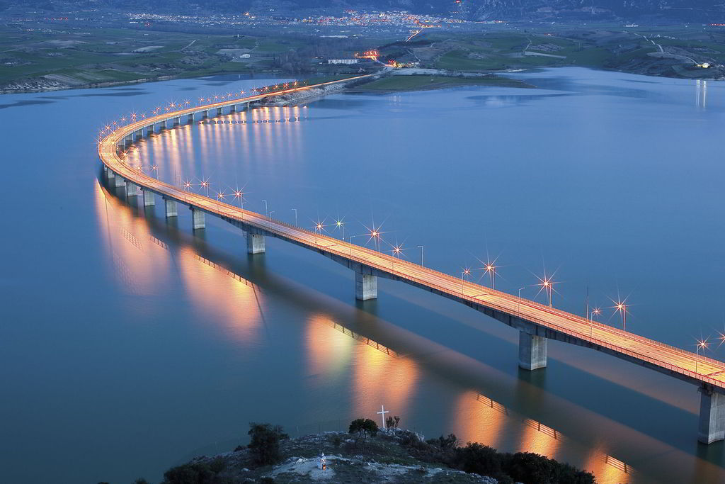 The High Bridge of Servia (Photo: Apostolos Tsolakis) The High Bridge of Servia is one of the longest bridges in Greece (1.372-meter length). Its construction was a side-effect of the construction of the dam of Polifito which resulted in the creation of one of the biggest artificial lakes in Greece. The construction of the bridge started in 1972 and was completed 3 years later, forming a part of the Kozani-Larisa highway.
